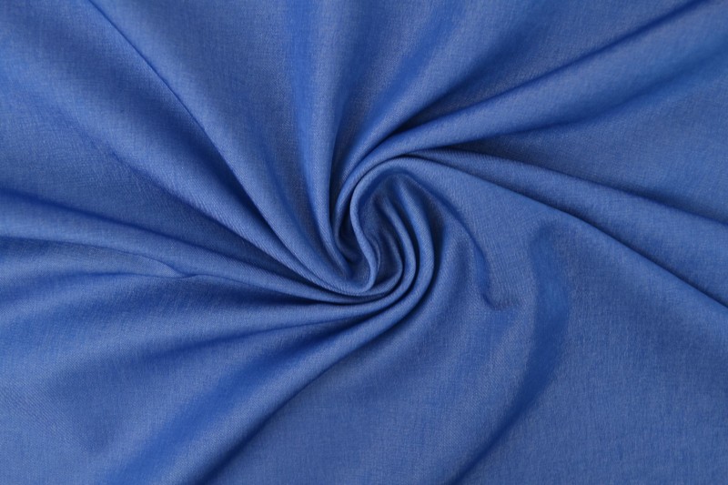 Denim-look viscose shine blauw, rol