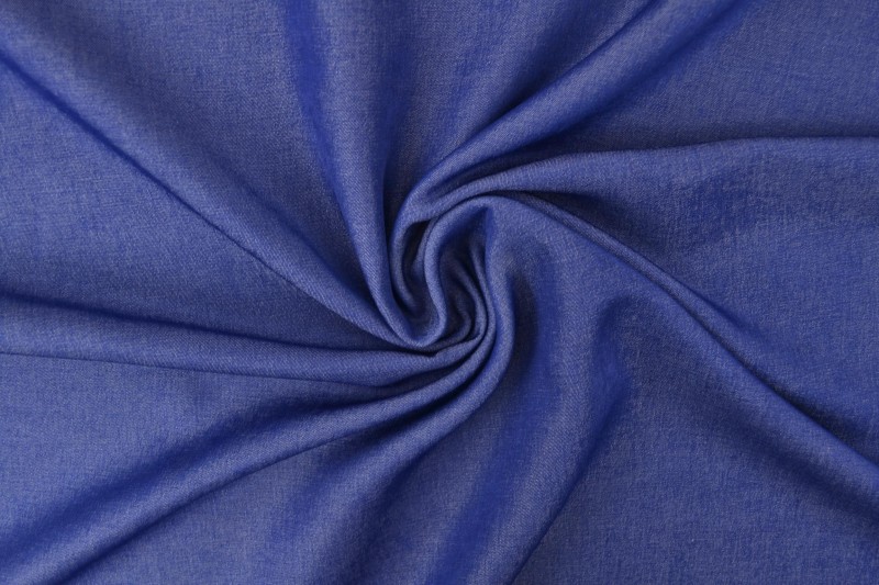 Denim-look viscose shine indigo blauw, rol