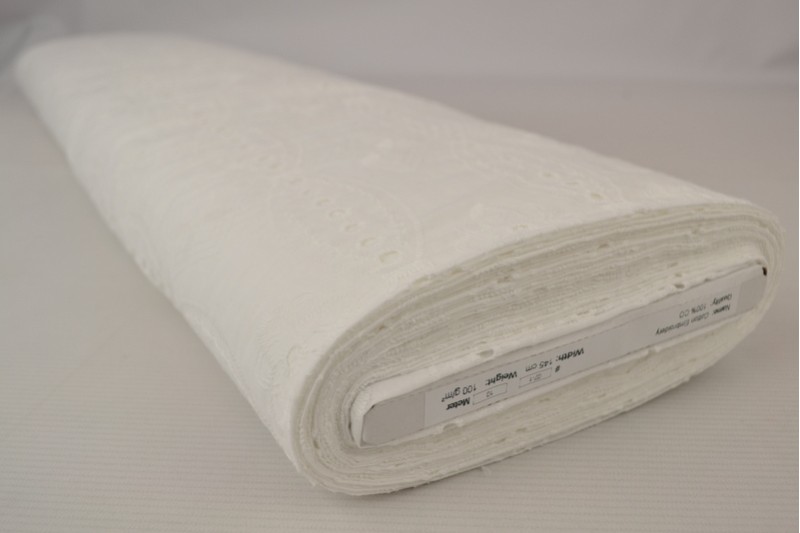 Katoen broderie wit (patroon 07), rol