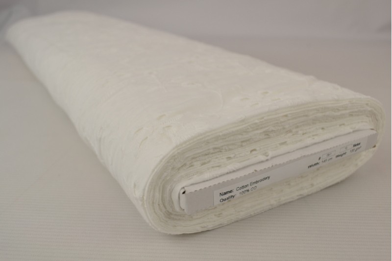 Katoen broderie wit (patroon 09), rol