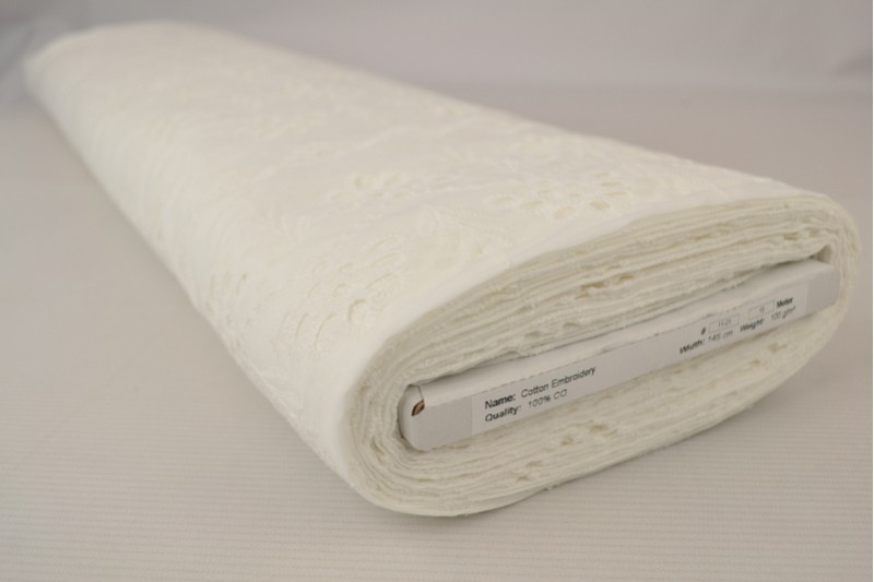 Katoen broderie wit (patroon 11), rol