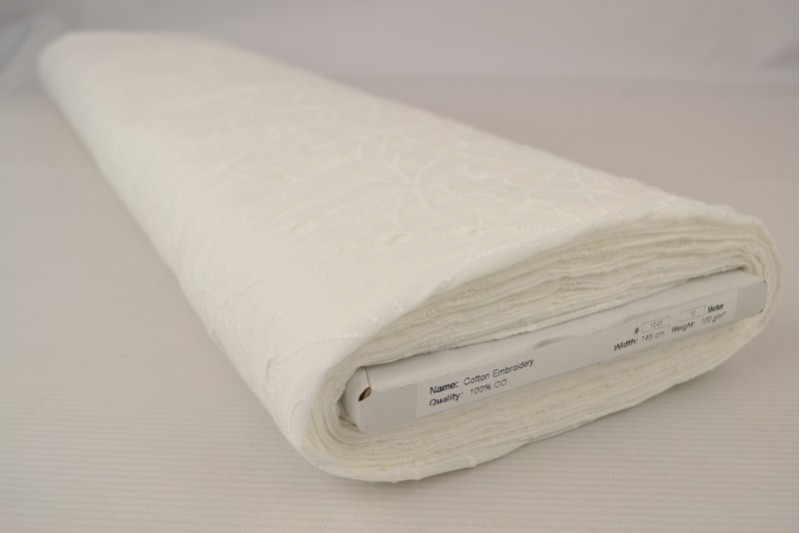 Katoen broderie wit (patroon 12), rol