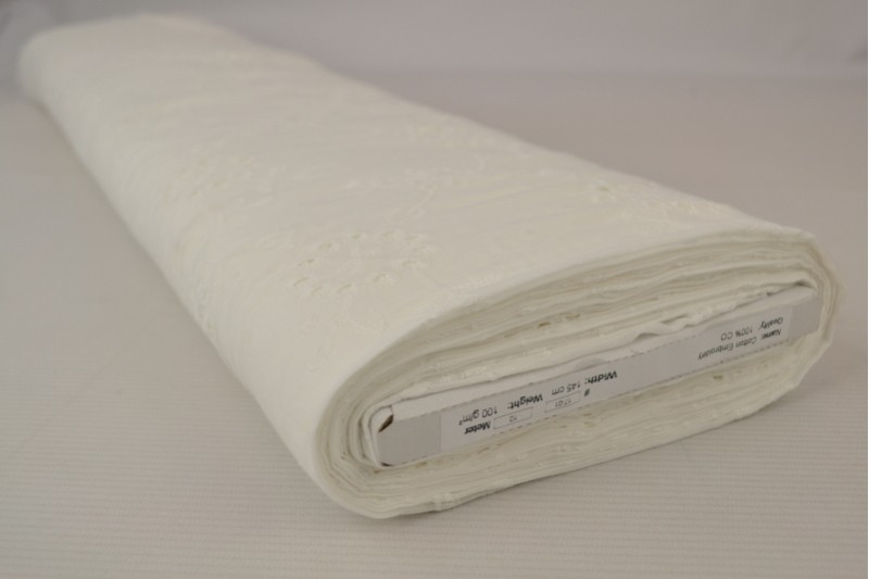 Katoen broderie wit (patroon 17), rol